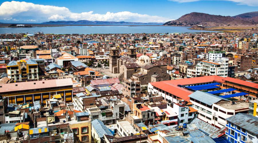 Nuestros servicios de alquiler de coches ofrecen una diversa selección de vehículos en Puno.